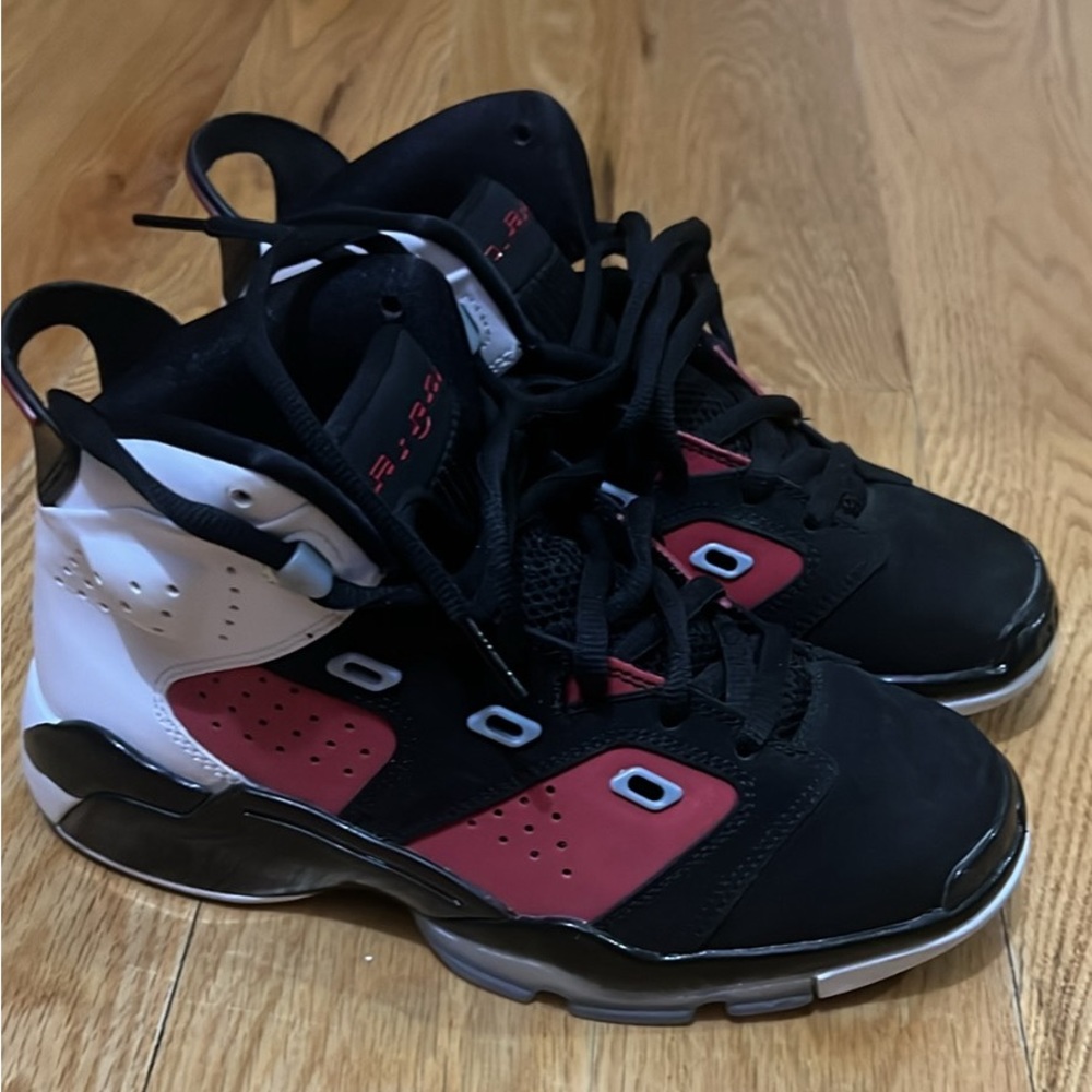 Kids size 5Y Jordan Retro